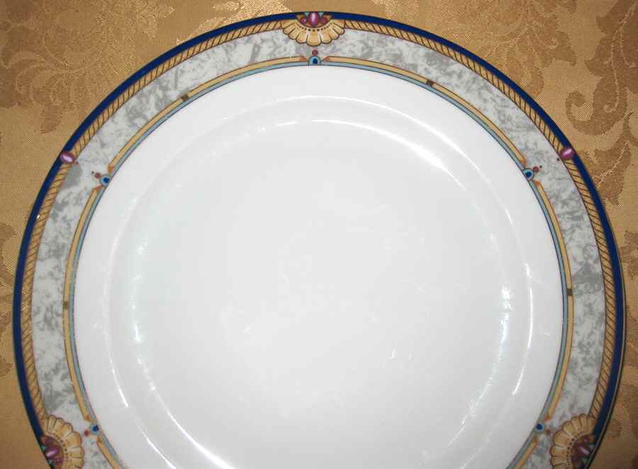 ALT690 Dinner Plate by Altrohlau-1