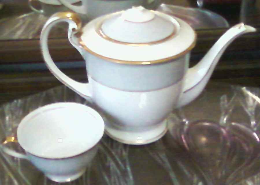 Nagoya Teapot & Lid by Angel China-1