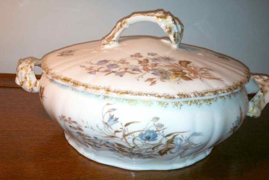 AKF71 Round Covered Vegetable by A Klingenberg France-Austria-1