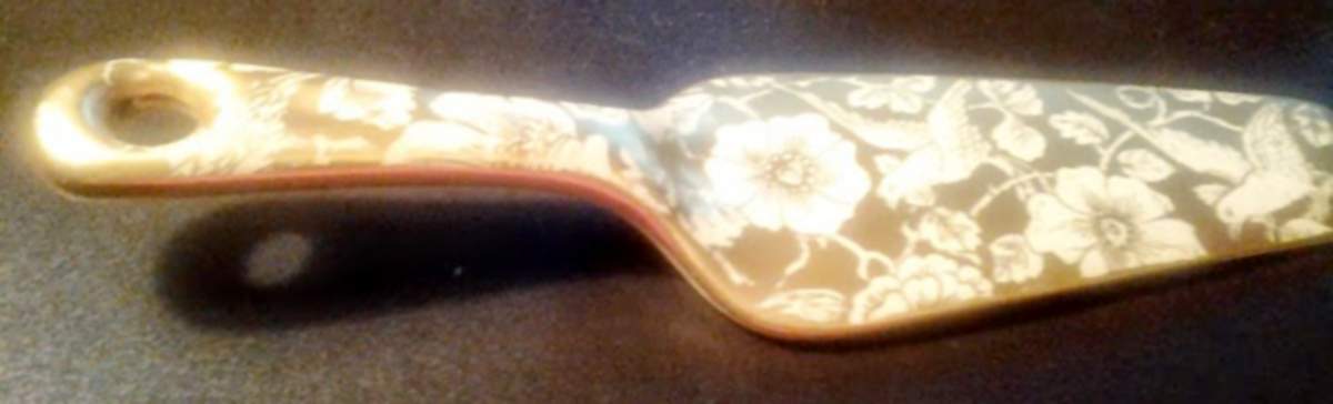 Paradise Solid Ceramic Pie/Cake Server by Atlas China (NY)-1