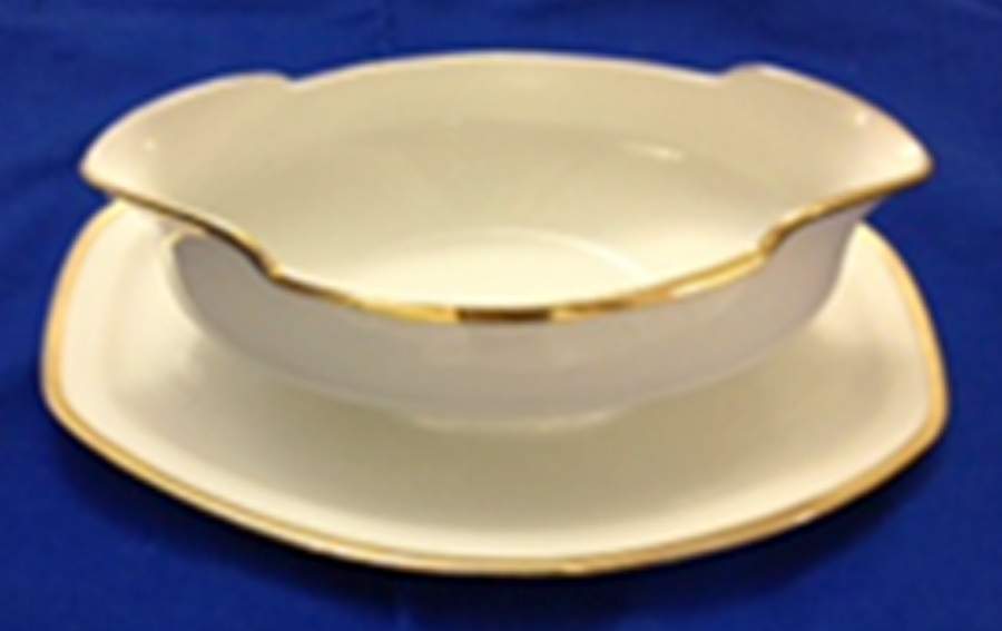 Devon Gravy Boat with Attached Underplate by Altrohlau-1