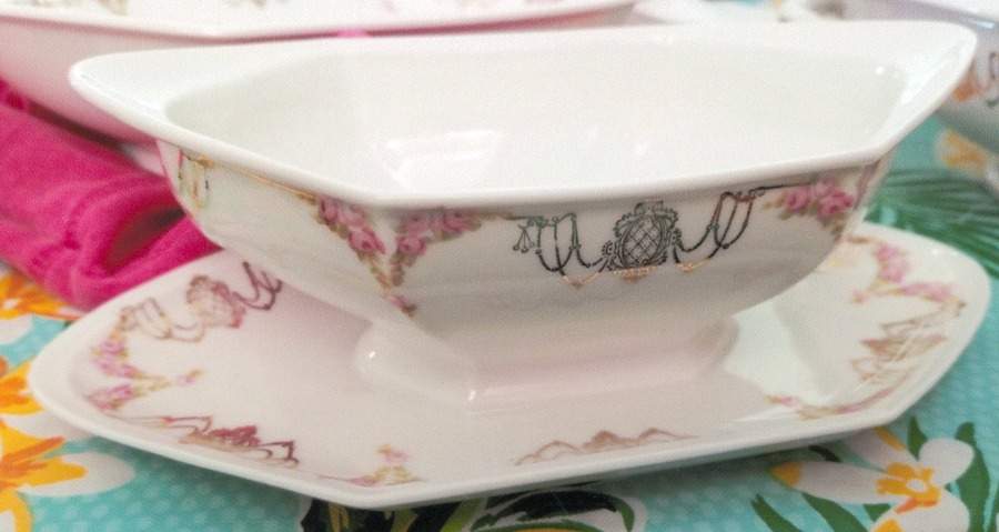 ALT714 Gravy Boat with Attached Underplate by Altrohlau-1