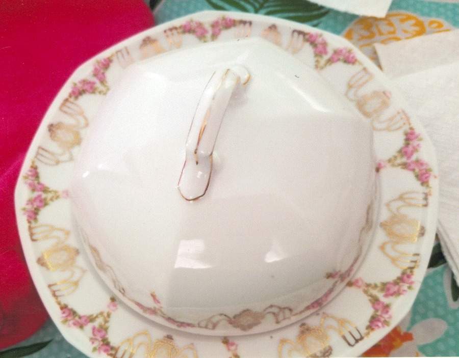 ALT714 Round Covered Butter by Altrohlau-1