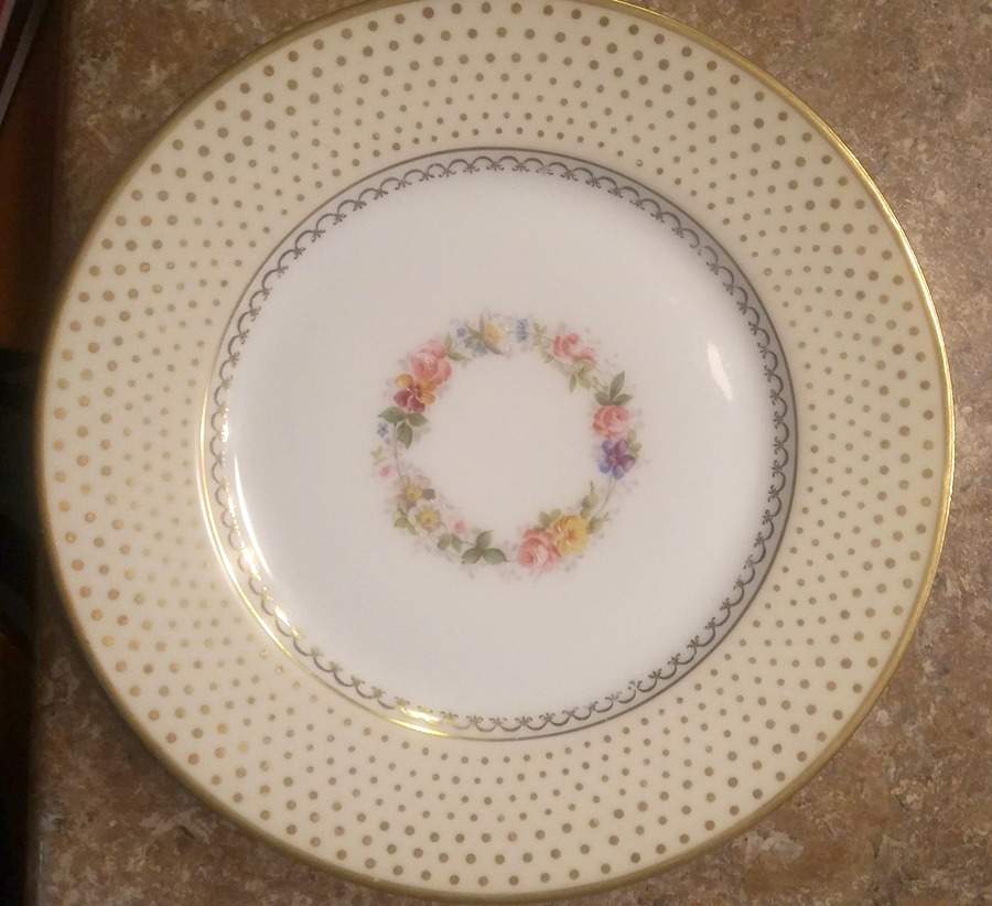 AHR1037 Luncheon Plate by Charles Ahrenfeldt-1