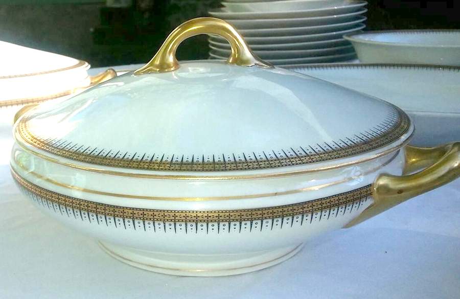 6019 Round Covered Vegetable by Austria-1