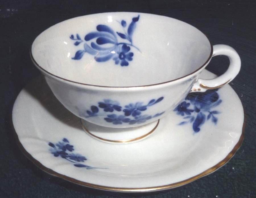 ARA167 Footed Cup & Saucer Set by Arabia of Finland-1