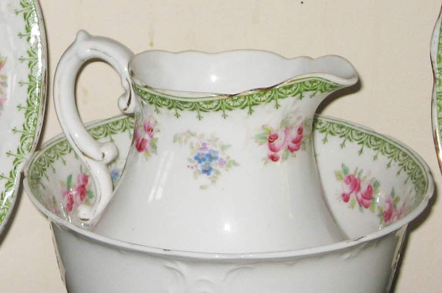 AYN277 Creamer by John  Aynsley & Sons-1