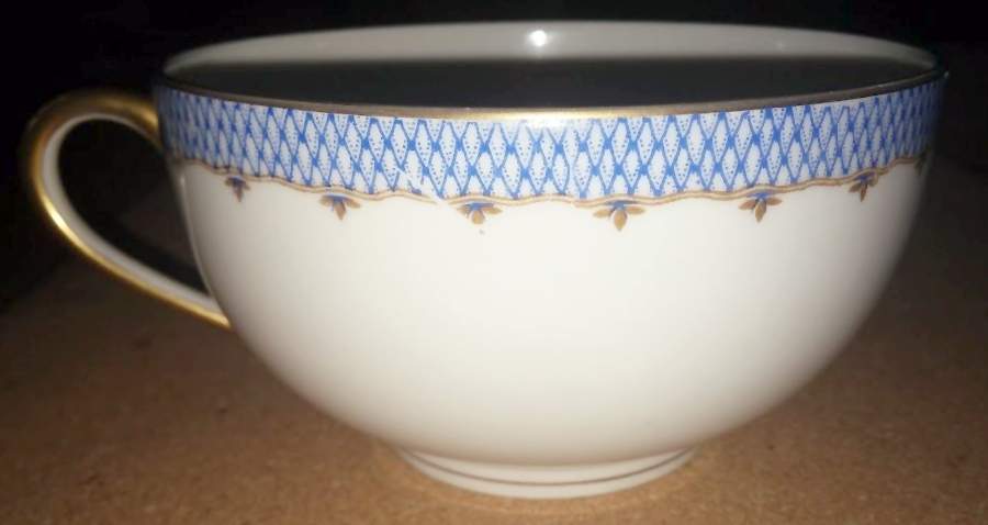 AHR1067 Flat Cup by Charles Ahrenfeldt-1