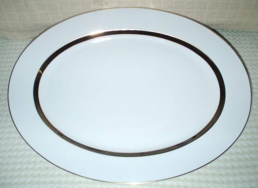 Andante Charcoal 16" Oval Serving Platter by Amcrest-1