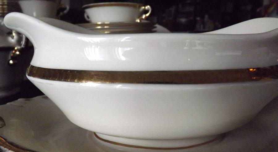 AR13 Gravy Boat with Attached Underplate by Art China-1