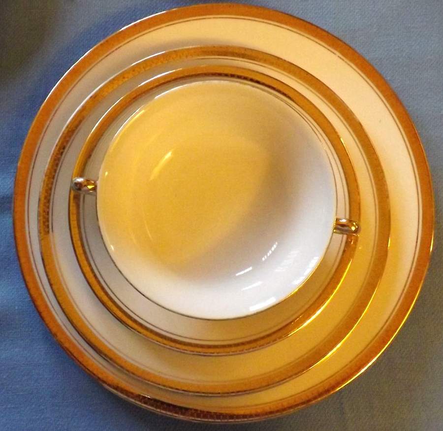 AR13 Dinner Plate by Art China-1