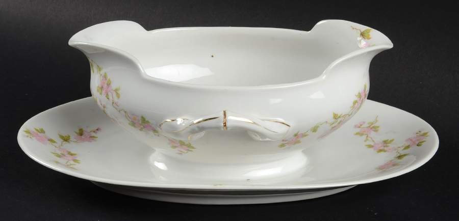 ALT878 Gravy Boat with Attached Underplate by Altrohlau-1