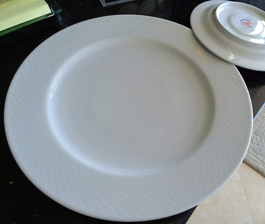 A2F3 Dinner Plate by Andrea Fontebasso-1