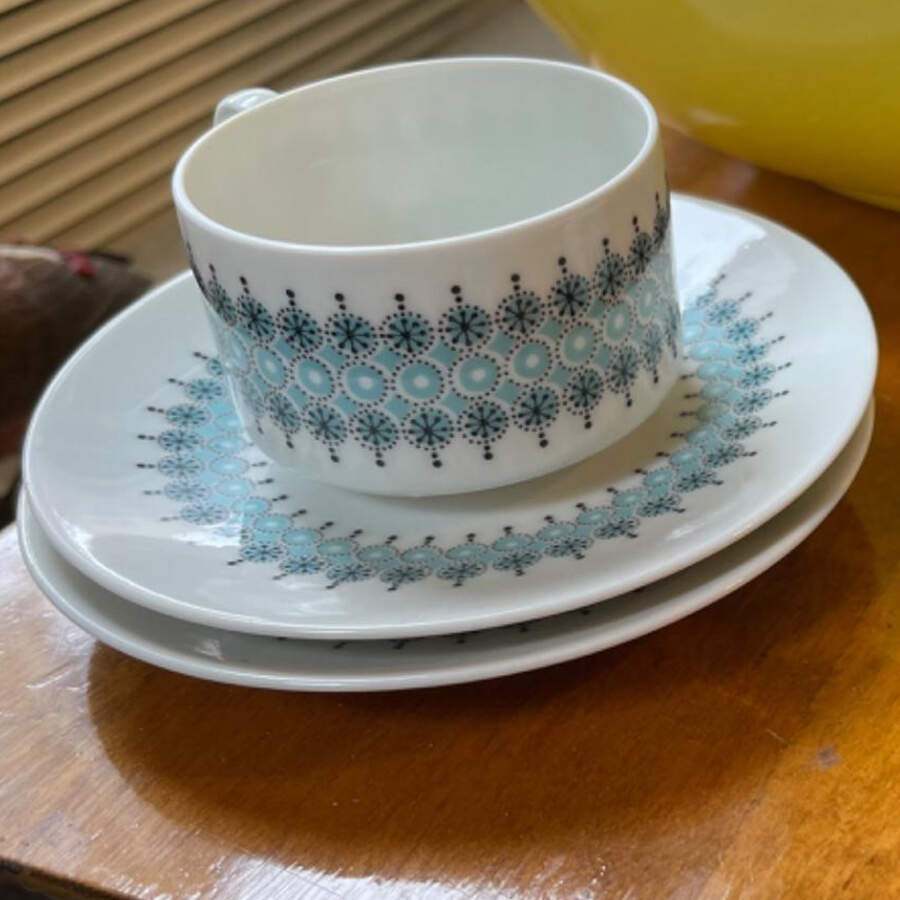 Louhi Flat Cup & Saucer Set by Arabia of Finland-1
