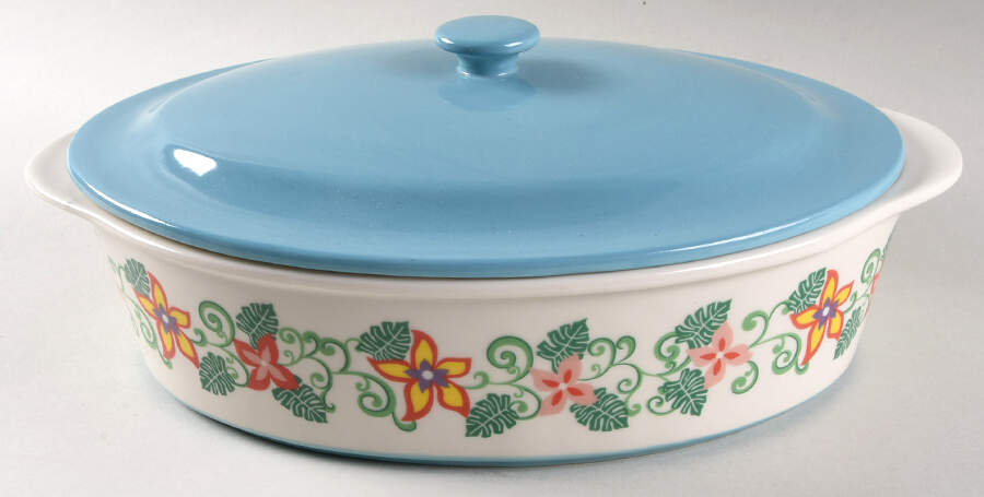 AVO7 4 Qt Oval Covered Casserole by Avon-1