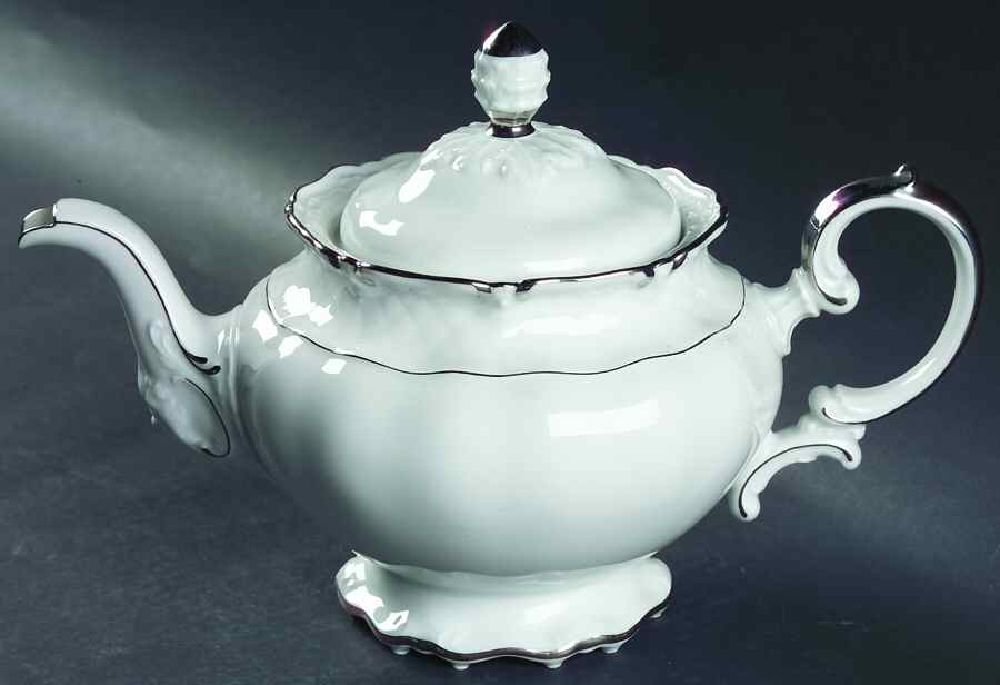 Manor Teapot & Lid by Baronet-1