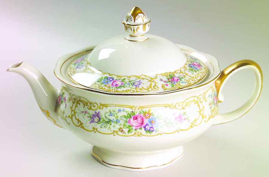 Plaza Teapot & Lid by Baronet-1