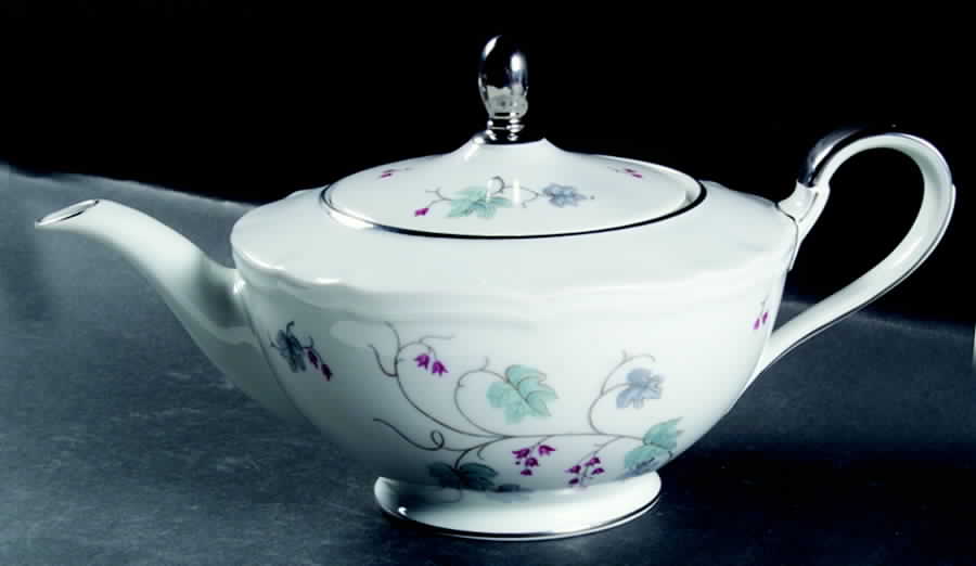 Sandra Teapot & Lid by Baronet-1