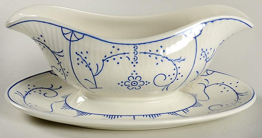 Copenhague Gravy Boat with Attached Underplate by Boch-1