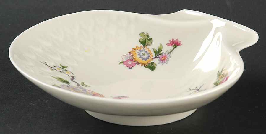 Bengali (Cream, Regence) Shell Shaped Dish by Bernardaud-1