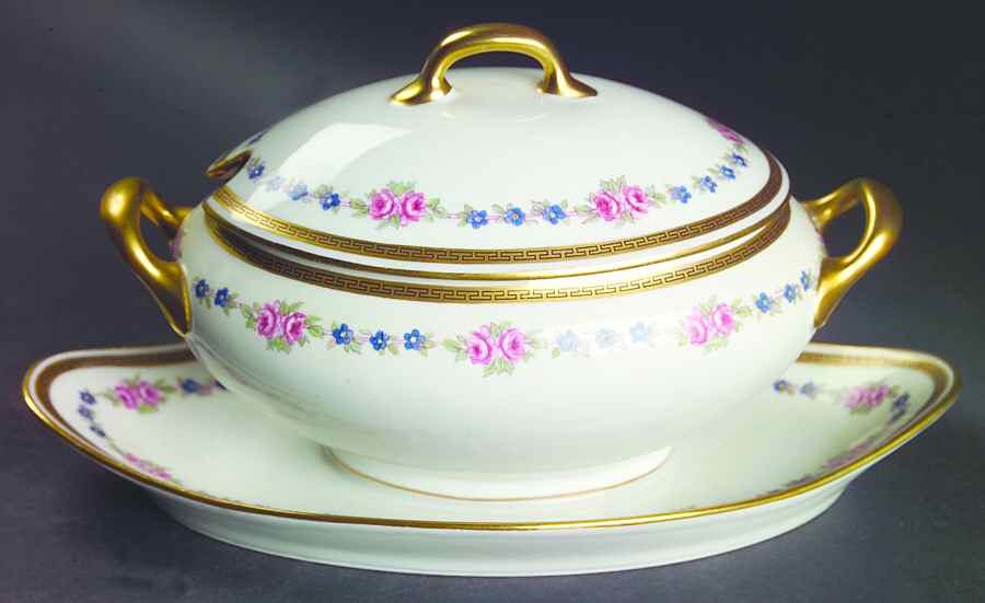 BER7 Gravy Boat w/Attached Underplate & Lid by Bernardaud-1