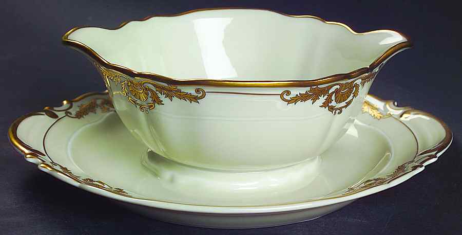 Coquille Gravy Boat with Attached Underplate by Bernardaud-1