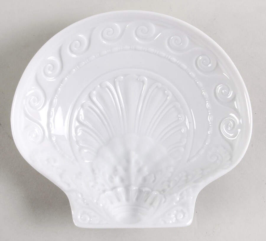Louvre Large Shell Shaped Dish by Bernardaud-1