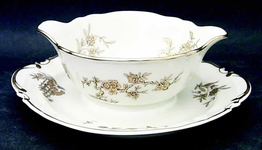 Reine Elizabeth Gravy Boat with Attached Underplate by Bernardaud-1