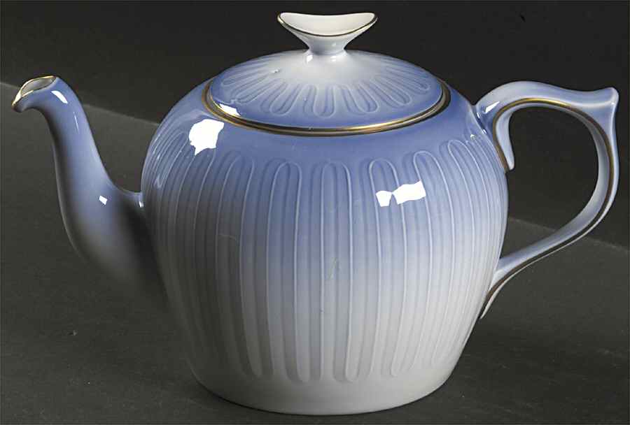 Ballerina Teapot & Lid by Bing & Grondahl-1