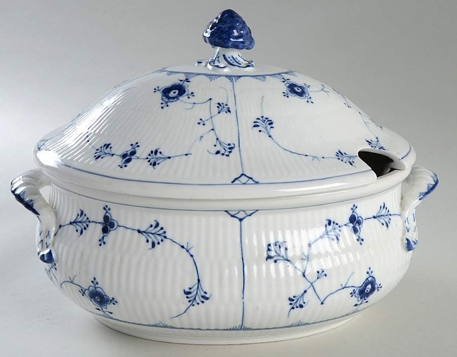 BIG12 Oval Tureen & Lid by Bing & Grondahl-1