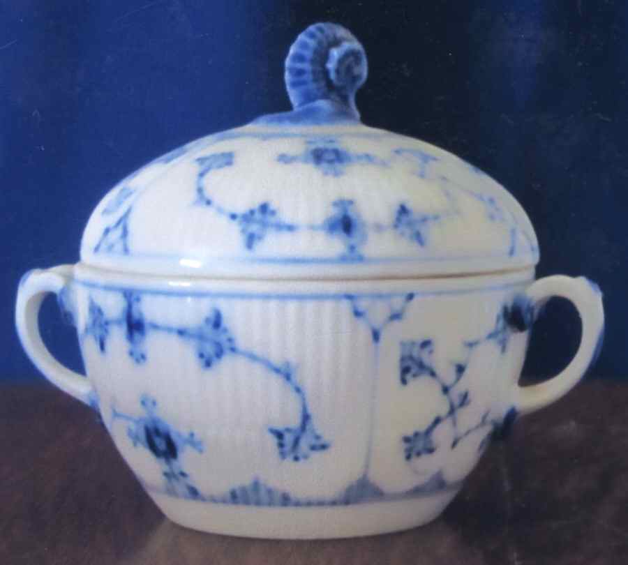 BIG12 Sugar Bowl & Lid by Bing & Grondahl-1
