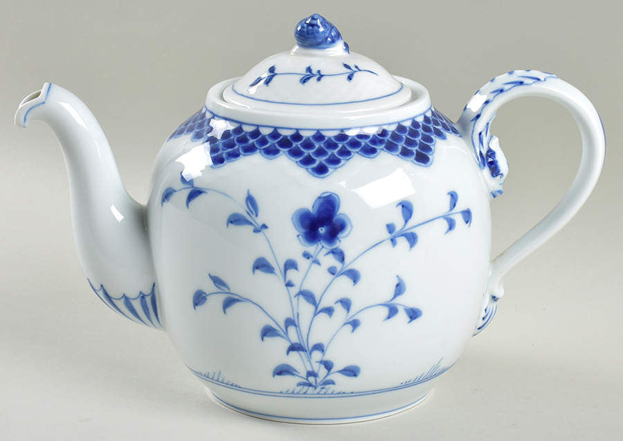 BIG2 Teapot & Lid by Bing & Grondahl-1