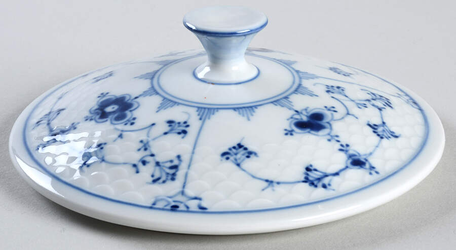 Blue Traditional (No Trim) Lid for Cream Soup Bowl by Bing & Grondahl-1