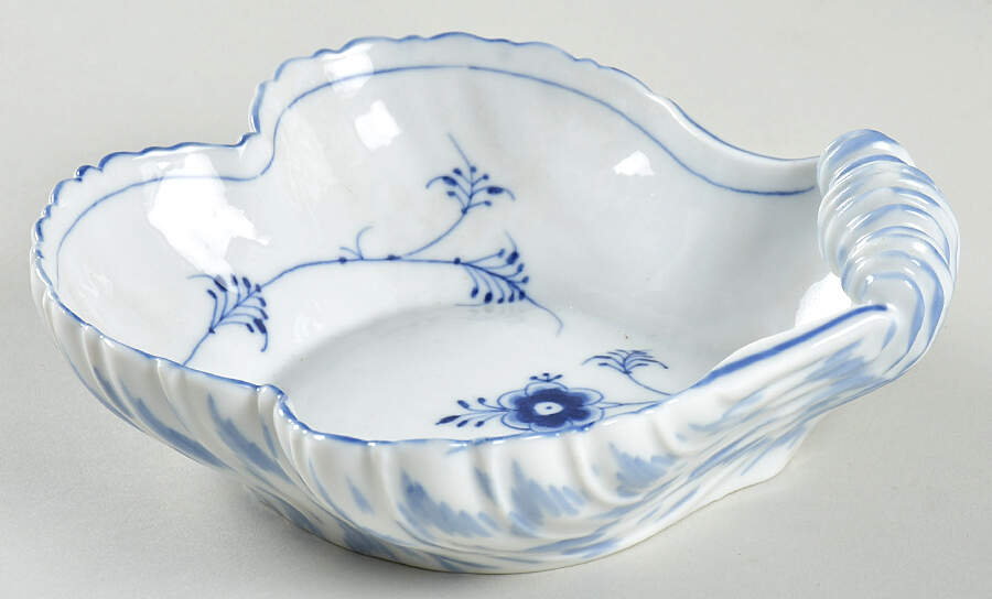 Blue Traditional (No Trim) Large Shell Shaped Dish by Bing & Grondahl-1