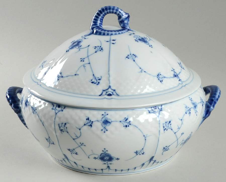 Blue Traditional (No Trim) Round Covered Vegetable by Bing & Grondahl-1