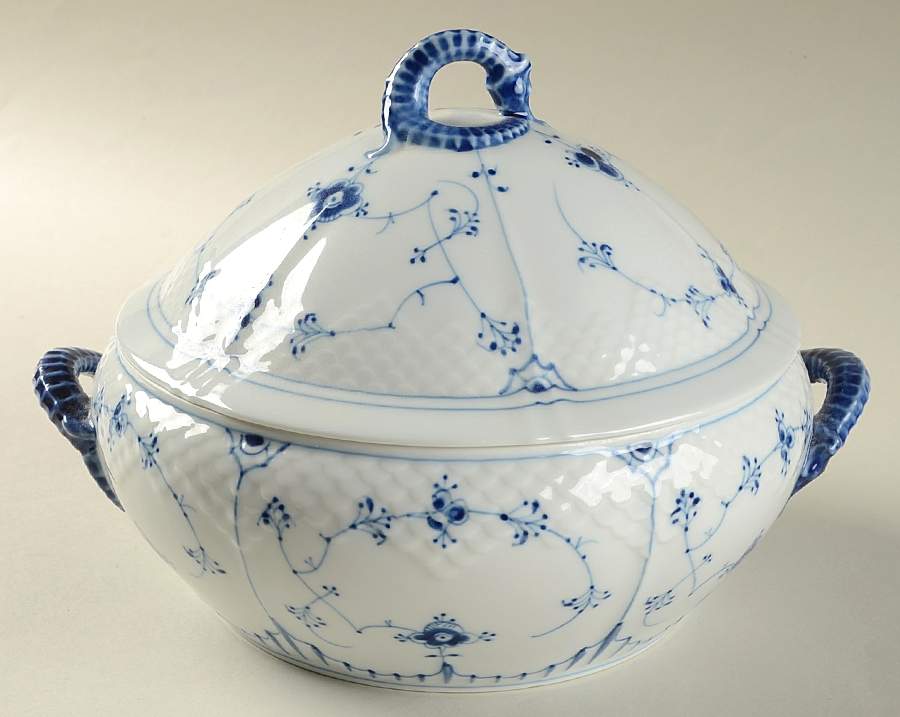Blue Traditional (No Trim) Round Covered Vegetable by Bing & Grondahl-1