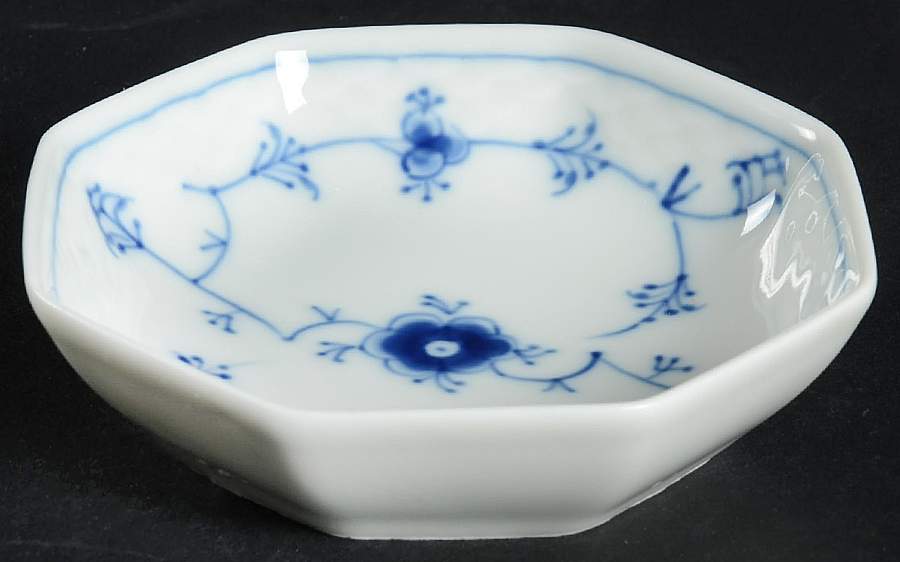 Blue Traditional (No Trim) Butter Pat by Bing & Grondahl-1