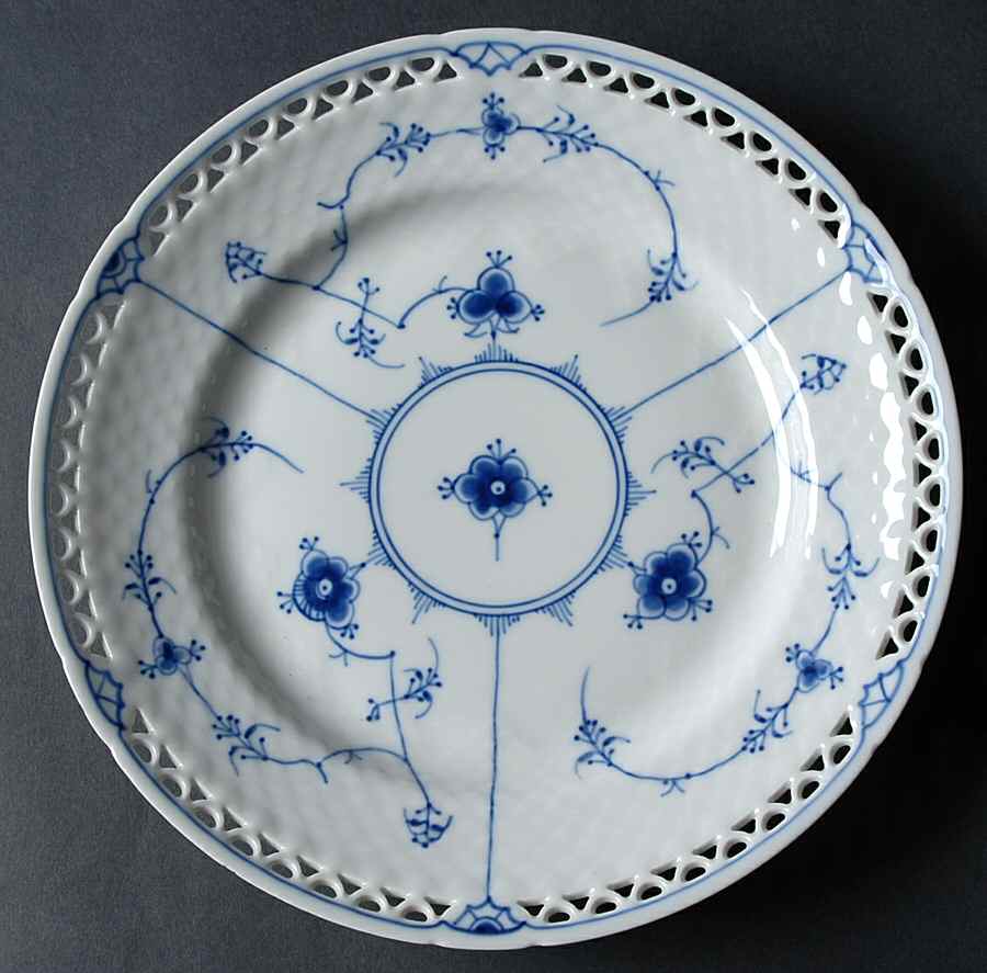 Blue Traditional (No Trim) Pierced Edge Luncheon Plate by Bing & Grondahl-1