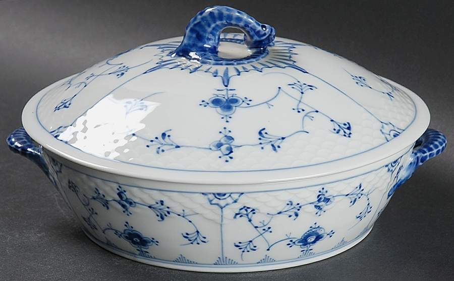 Blue Traditional (No Trim) Mini Round Covered Vegetable by Bing & Grondahl-1