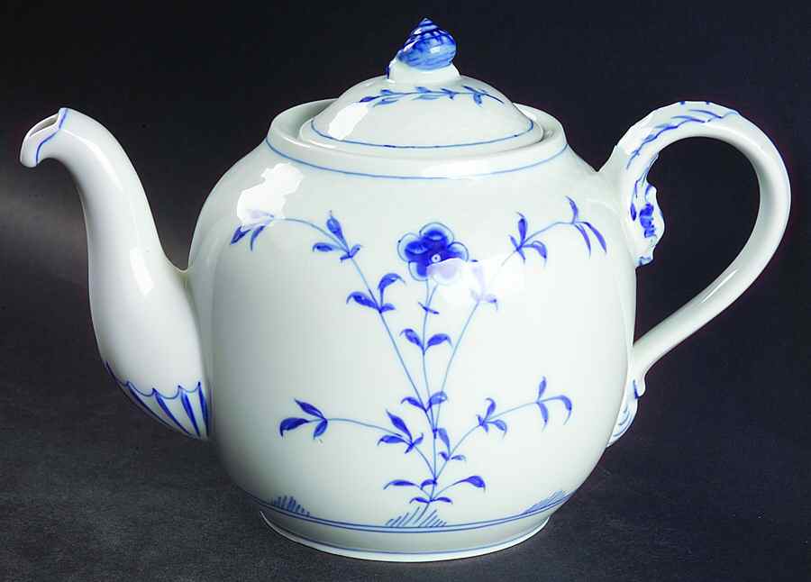 Butterfly Teapot & Lid by Bing & Grondahl-1