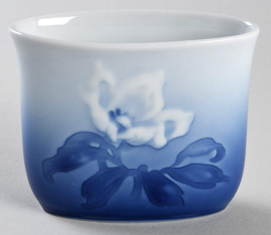 Christmas Rose Cigarette Holder by Bing & Grondahl-1