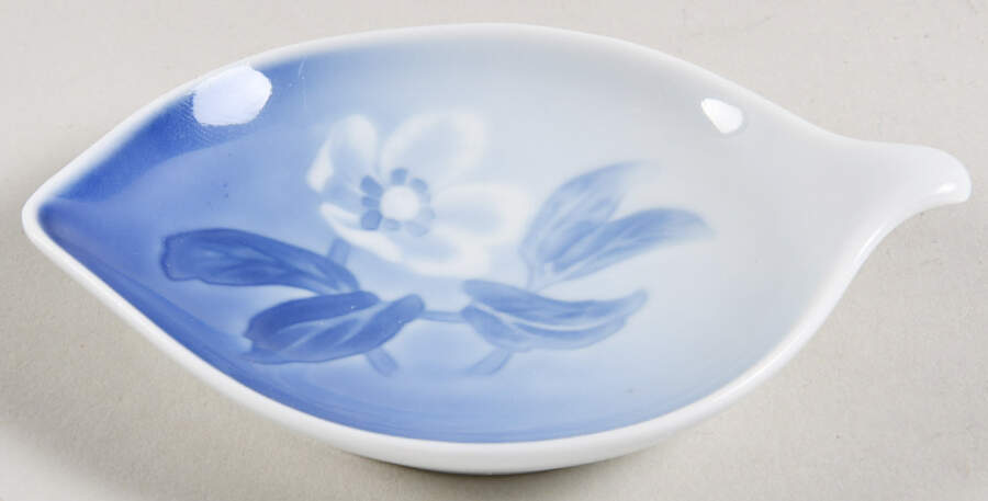 Christmas Rose 4" Ashtray by Bing & Grondahl-1