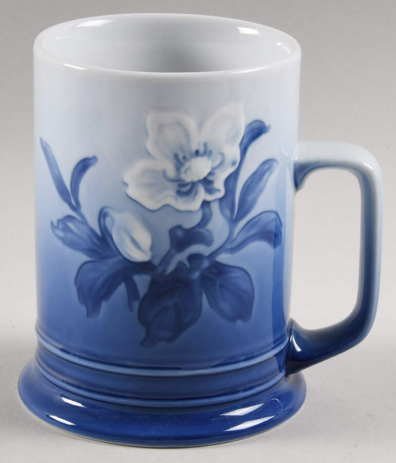 Christmas Rose Mug by Bing & Grondahl-1