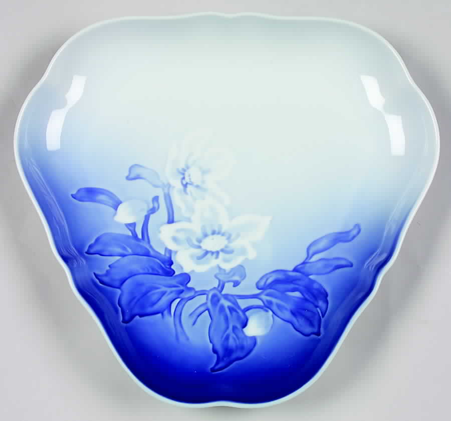 Christmas Rose Triangular Cake Plate by Bing & Grondahl-1