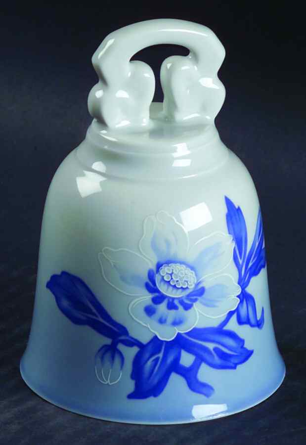 Christmas Rose Bell by Bing & Grondahl-1