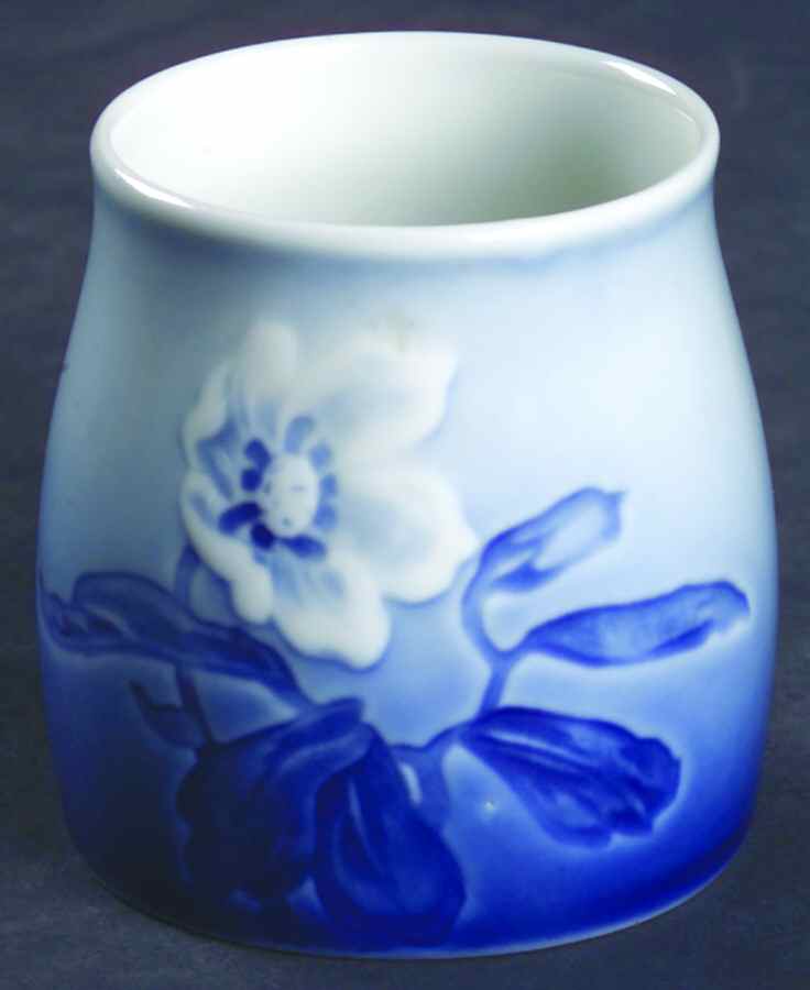Christmas Rose Cigarette Holder by Bing & Grondahl-1