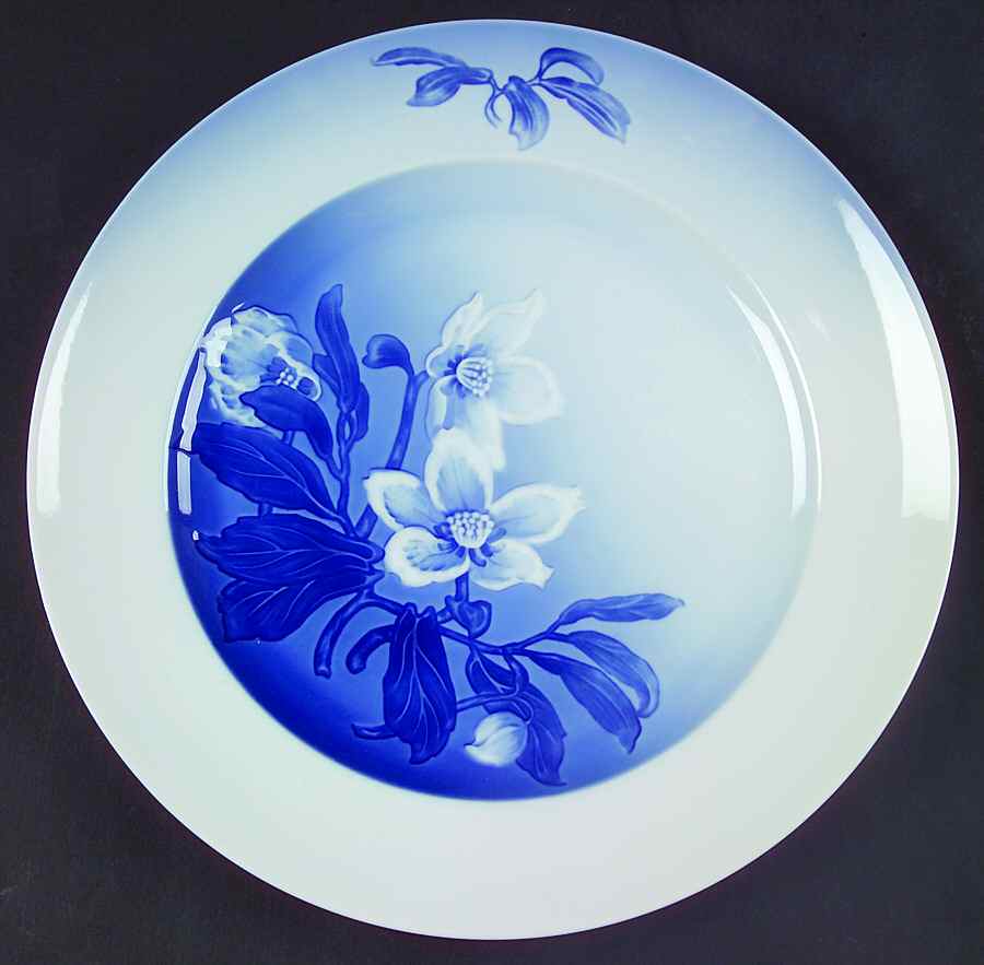 Christmas Rose Dinner Plate by Bing & Grondahl-1