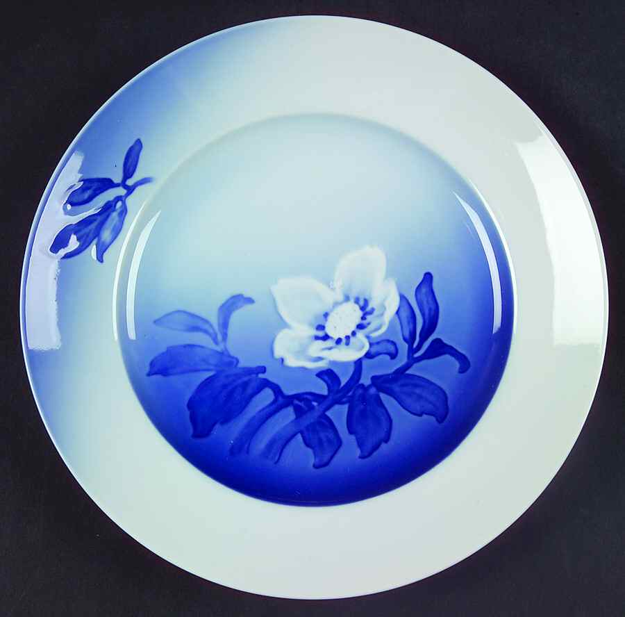 Christmas Rose Salad/Dessert Plate by Bing & Grondahl-1