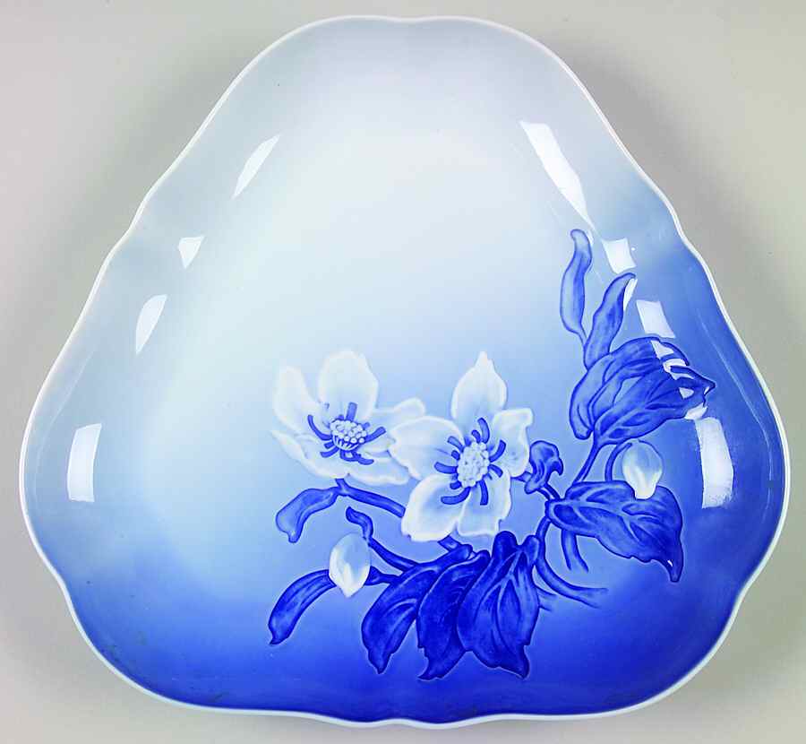 Christmas Rose Triangular Cake Plate by Bing & Grondahl-1