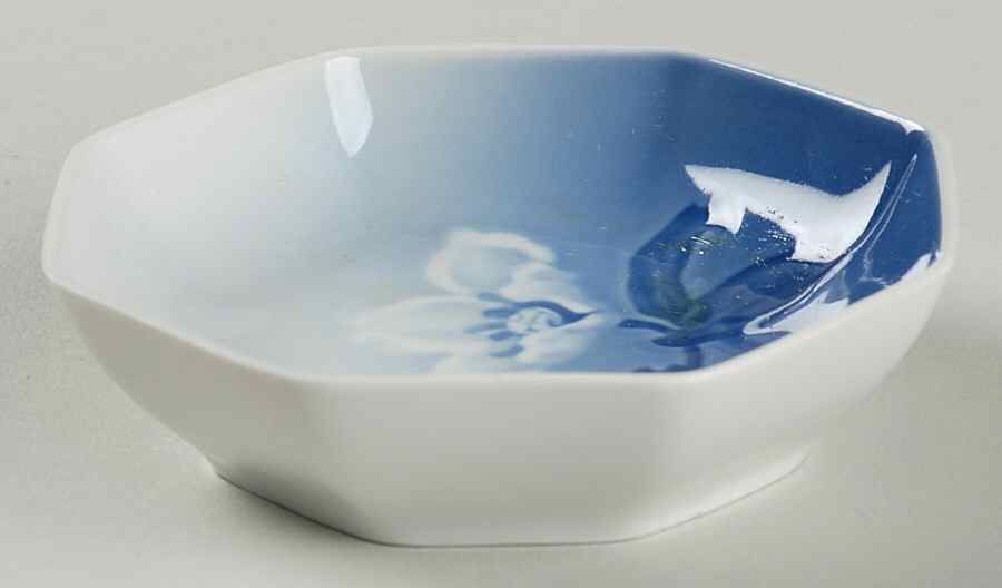 Christmas Rose 3" Ashtray by Bing & Grondahl-1